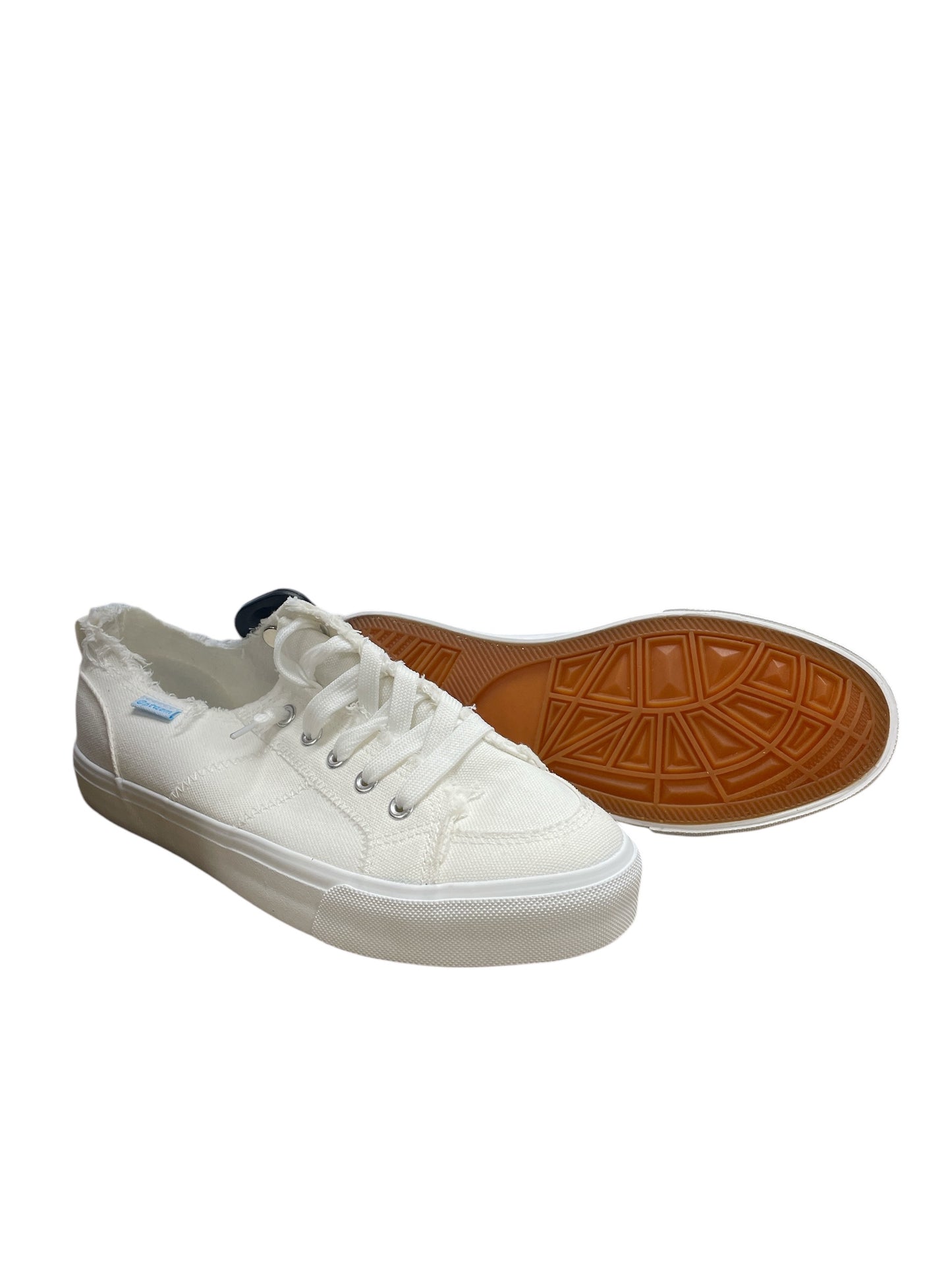 Shoes Sneakers By Cmf In White, Size: 8