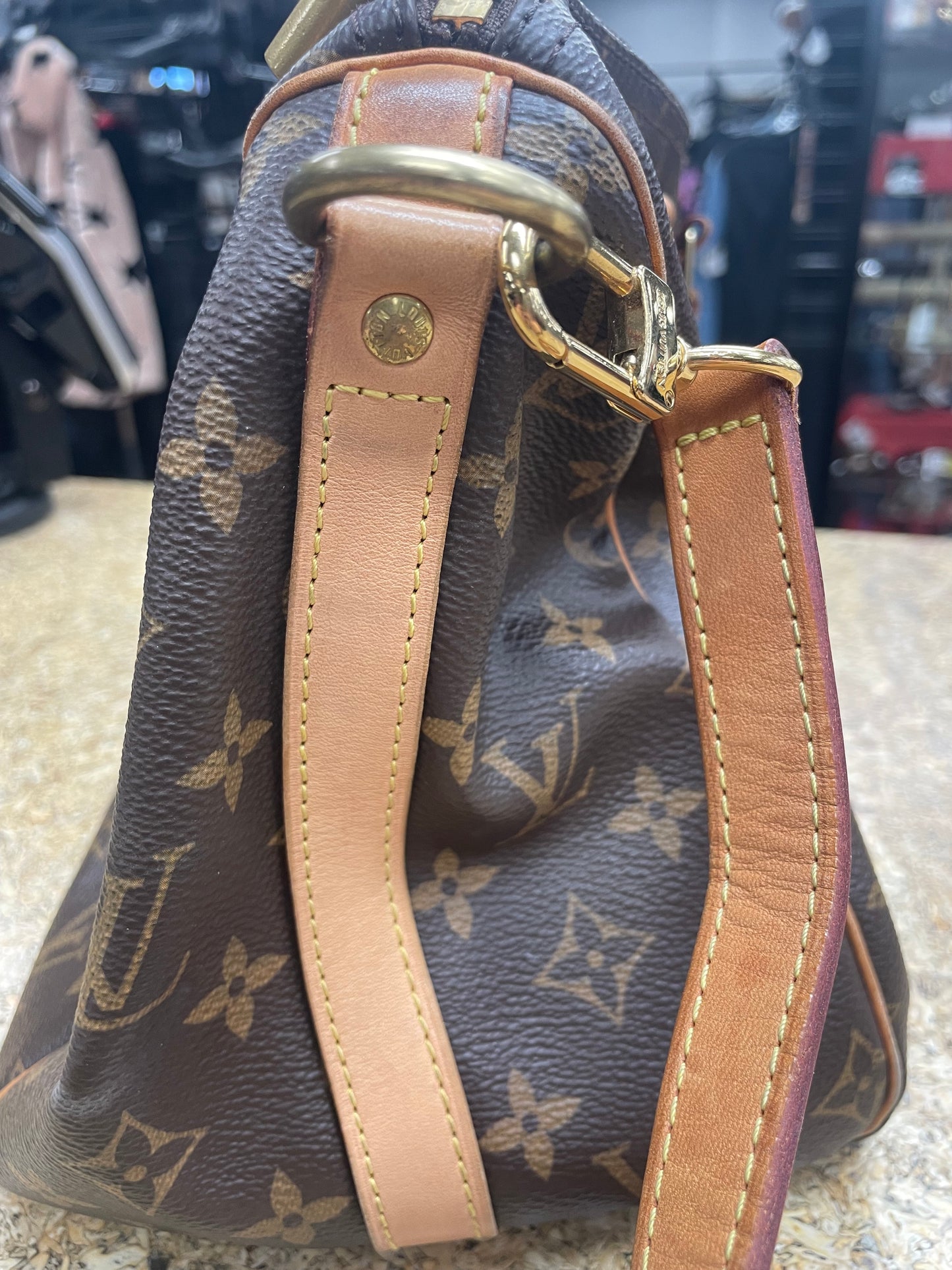 Crossbody Luxury Designer By Louis Vuitton, Size: Medium