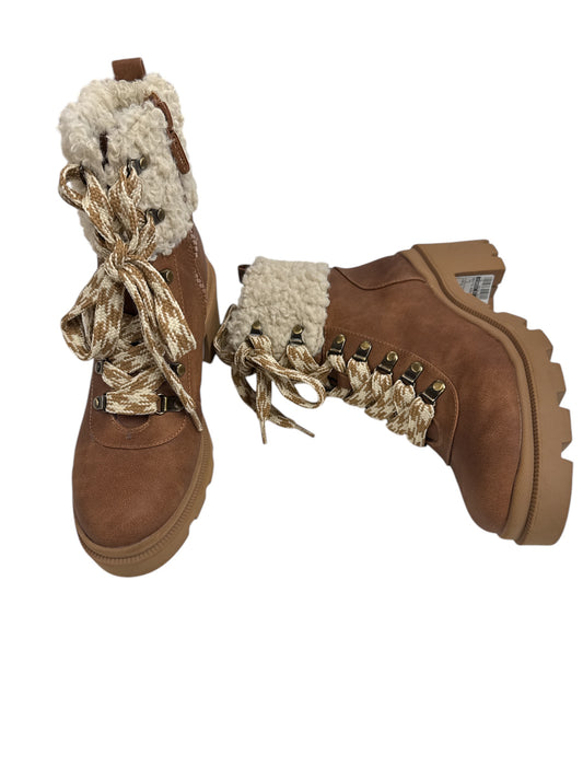 Boots Hiking By Circus By Sam Edelman In Tan, Size: 7.5