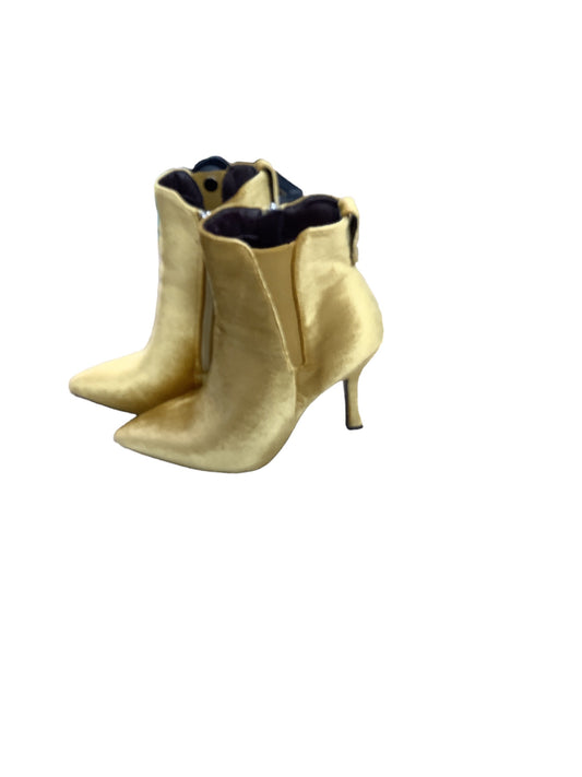 Boots Ankle Heels By Cmc  Size: 6